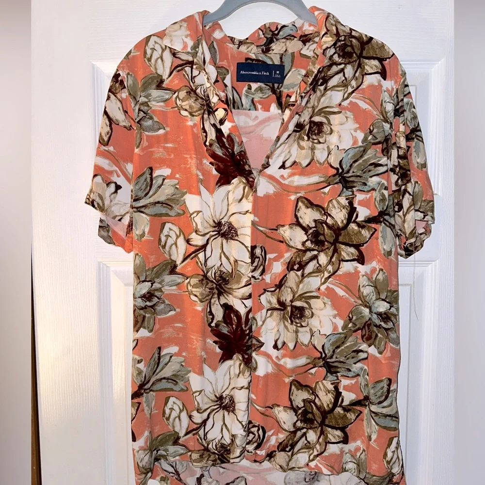🌴A & F Performance Button Up - Picture 1 of 2